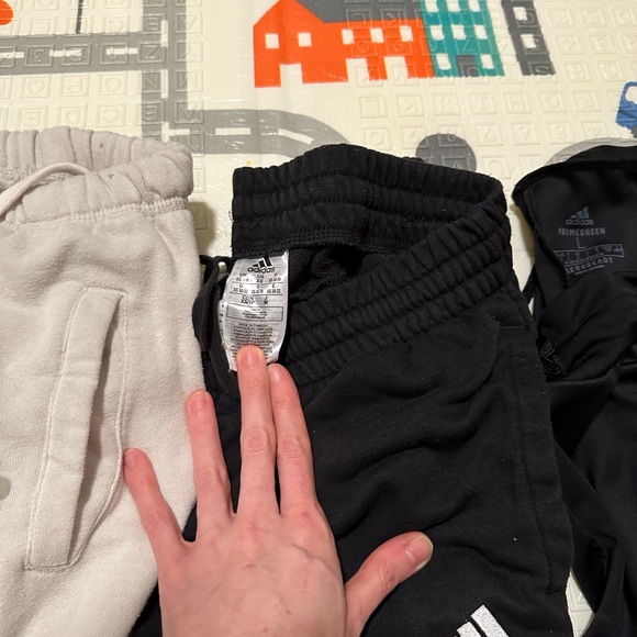 Collection/lot of name brand joggers (including Roots, adidas, Gap, and more) - Picture 7 of 7